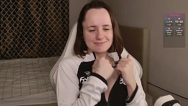 Snapshot of Luna_Loveee chatting on November 2, 2025, 3:55 am Luna Loveee online show from November 2, 2025, 3:55 am