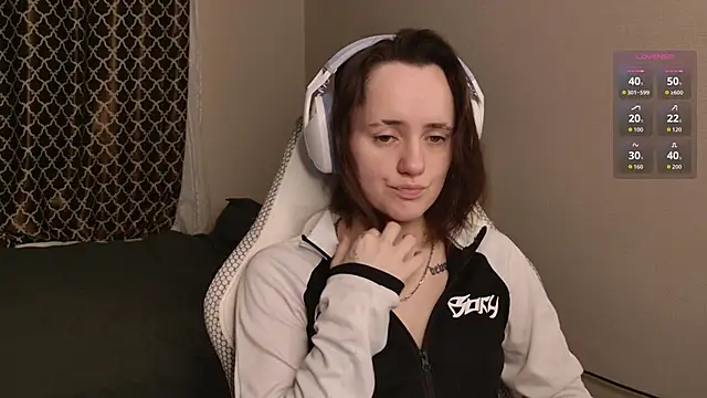 Snapshot of Luna_Loveee chatting on November 28, 2025, 4:12 am Luna Loveee online show from November 28, 2025, 4:12 am