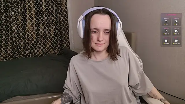 Snapshot of Luna_Loveee chatting on October 4, 2025, 3:08 am Luna Loveee online show from October 4, 2025, 3:08 am