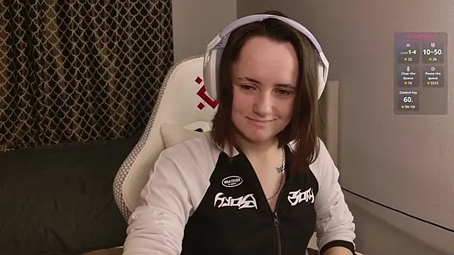 Snapshot of Luna_Loveee chatting on November 13, 2025, 3:54 am Luna Loveee online show from November 13, 2025, 3:54 am