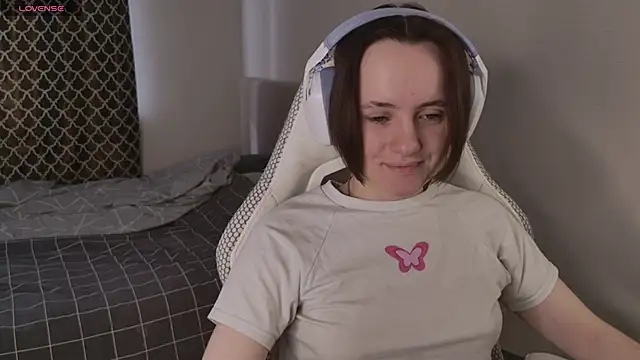 Luna Loveee online show from April 16, 2026, 6:58 am