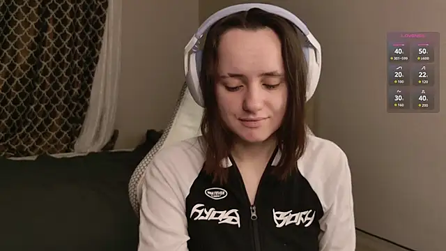 Snapshot of Luna_Loveee chatting on November 27, 2025, 3:40 am Luna Loveee online show from November 27, 2025, 3:40 am