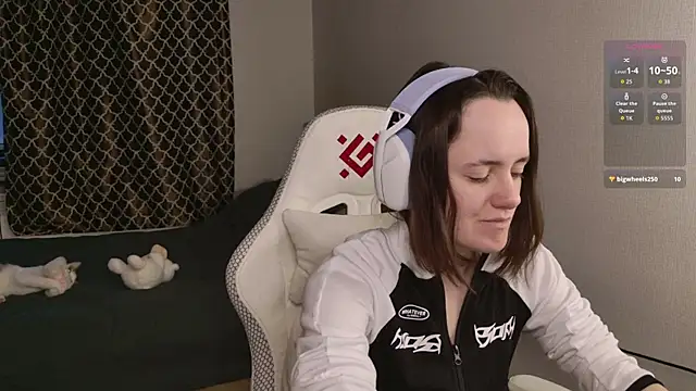 Snapshot of Luna_Loveee chatting on October 26, 2025, 3:51 am Luna Loveee online show from October 26, 2025, 3:51 am