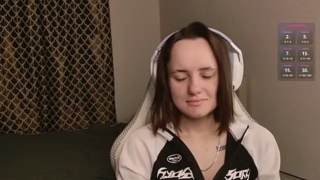 Snapshot of Luna_Loveee chatting on November 17, 2025, 3:21 am Luna Loveee online show from November 17, 2025, 3:21 am