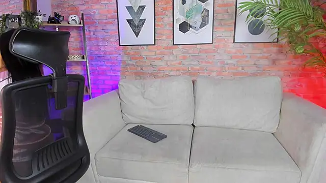 Snapshot of Lucia_Brown_ chatting on September 19, 2025, 4:22 pm Lucia Brown online show from September 19, 2025, 4:22 pm