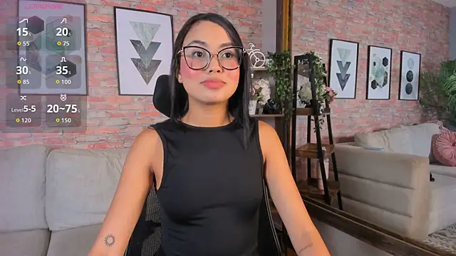 Snapshot of Lucia_Brown_ chatting on October 2, 2025, 6:44 pm Lucia Brown online show from October 2, 2025, 6:44 pm