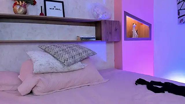 Snapshot of Lucia_Brown_ chatting on March 16, 2025, 7:06 pm Lucia Brown online show from March 16, 2025, 7:06 pm