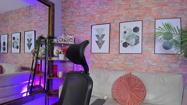 Snapshot of Lucia_Brown_ chatting on October 8, 2025, 4:29 pm Lucia Brown online show from October 8, 2025, 4:29 pm