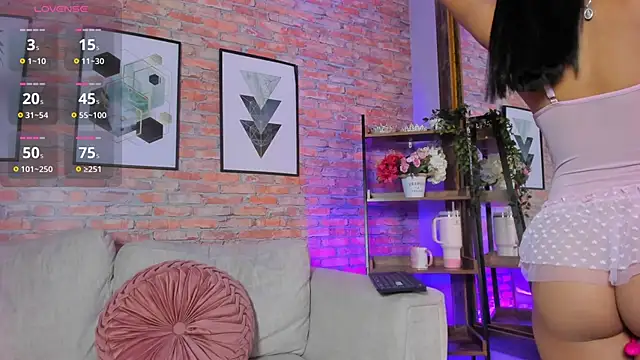 Snapshot of Lucia_Brown_ chatting on September 29, 2025, 7:52 pm Lucia Brown online show from September 29, 2025, 7:52 pm