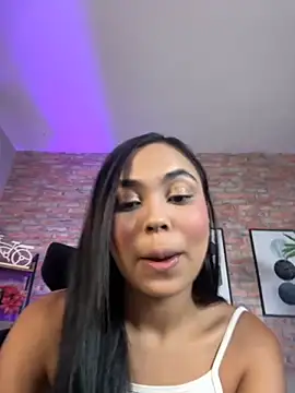 Snapshot of Lucia_Brown_ chatting on October 6, 2025, 5:46 pm Lucia Brown online show from October 6, 2025, 5:46 pm