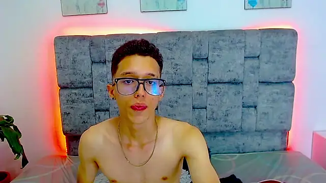 skinny bigcock02 online show from February 24, 2025, 7:30 pm