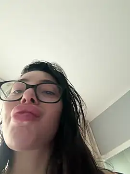 Mia Splash online show from February 23, 2026, 8:48 am