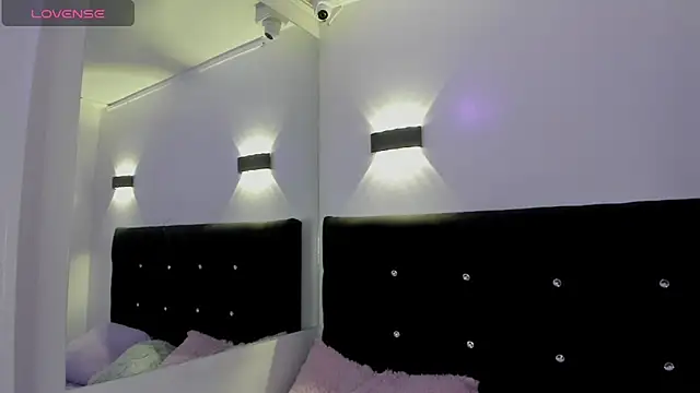 Anniie  Evans online show from September 25, 2025, 3:07 pm