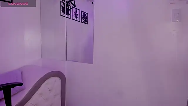 Anniie  Evans online show from September 9, 2025, 2:26 pm