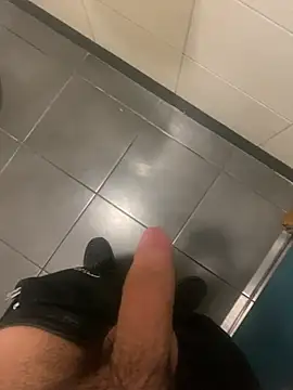 Snapshot of mikekmi21 chatting on March 21, 2025, 10:06 pm mikekmi21 online show from March 21, 2025, 10:06 pm