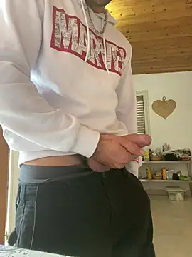 Snapshot of mikekmi21 chatting on February 26, 2025, 1:54 pm mikekmi21 online show from February 26, 2025, 1:54 pm