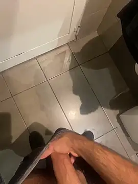 Snapshot of mikekmi21 chatting on February 20, 2025, 12:36 pm mikekmi21 online show from February 20, 2025, 12:36 pm