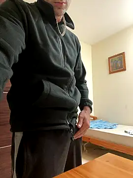 Snapshot of mikekmi21 chatting on December 16, 2025, 11:36 am mikekmi21 online show from December 16, 2025, 11:36 am