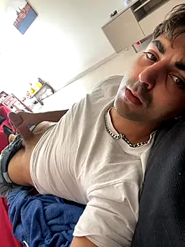 Snapshot of mikekmi21 chatting on November 9, 2025, 2:32 pm mikekmi21 online show from November 9, 2025, 2:32 pm