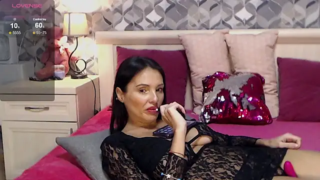 Snapshot of Nico1e_Smith chatting on December 16, 2025, 6:06 am Nico1e Smith online show from December 16, 2025, 6:06 am