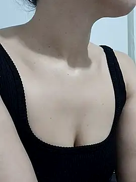 BUSE8821 online show from October 21, 2025, 9:03 pm