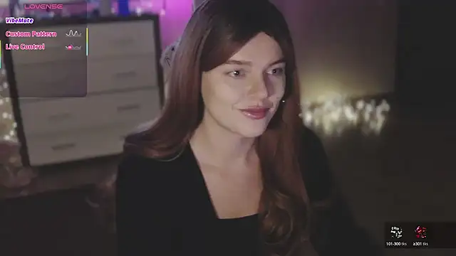 CherryRed Girl online show from September 28, 2025, 11:01 pm