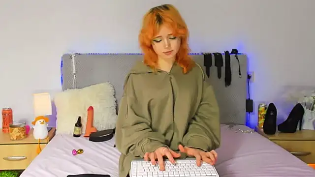 EmilyAngells online show from November 19, 2025, 11:32 am