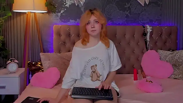 EmilyAngells online show from December 18, 2025, 7:13 am