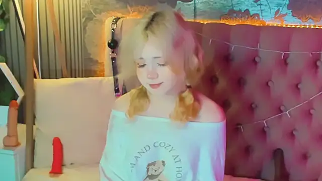 Snapshot of EmilyAngells chatting on June 30, 2026, 6:13 am EmilyAngells online show from June 30, 2026, 6:13 am