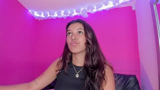 Snapshot of violett_24_ chatting on March 5, 2025, 7:06 pm violett 24 online show from March 5, 2025, 7:06 pm