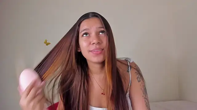 Snapshot of violett_24_ chatting on October 8, 2025, 11:16 pm violett 24 online show from October 8, 2025, 11:16 pm