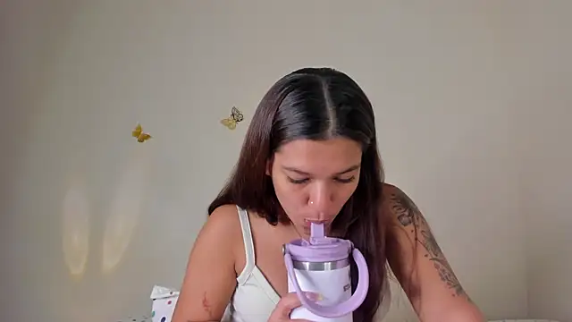 Snapshot of violett_24_ chatting on October 20, 2025, 11:27 pm violett 24 online show from October 20, 2025, 11:27 pm