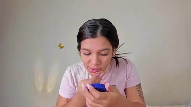 Snapshot of violett_24_ chatting on October 22, 2025, 11:36 pm violett 24 online show from October 22, 2025, 11:36 pm