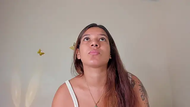 Snapshot of violett_24_ chatting on October 29, 2025, 10:31 pm violett 24 online show from October 29, 2025, 10:31 pm