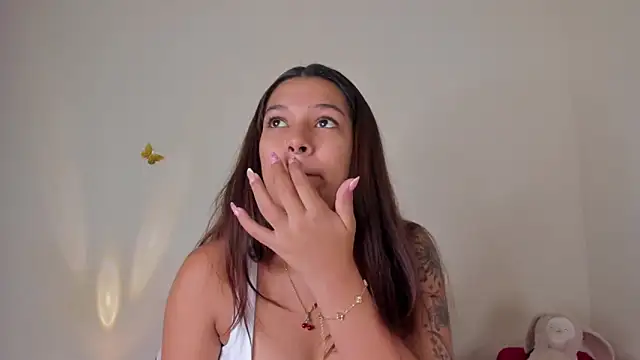 Snapshot of violett_24_ chatting on October 1, 2025, 11:19 pm violett 24 online show from October 1, 2025, 11:19 pm