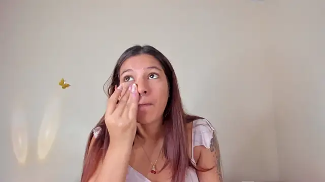 Snapshot of violett_24_ chatting on October 6, 2025, 11:49 pm violett 24 online show from October 6, 2025, 11:49 pm