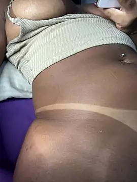 Snapshot of yasmimbrasileirinha chatting on February 23, 2025, 2:51 am yasmimbrasileirinha online show from February 23, 2025, 2:51 am