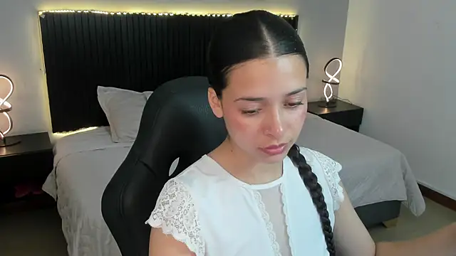 angeline davies online show from October 28, 2025, 3:51 am