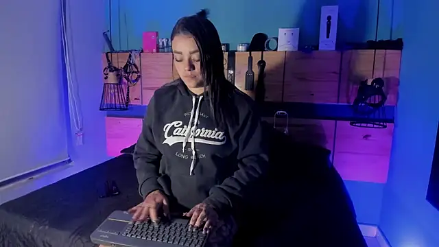 ChloeAllennn online show from April 13, 2026, 1:59 pm