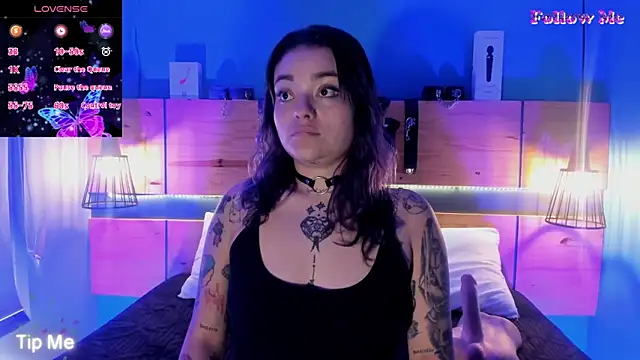 ChloeAllennn online show from November 24, 2025, 11:54 am