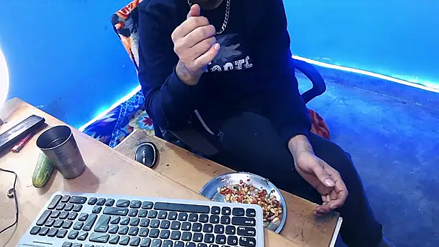 rahulkajuuu0909 online show from December 17, 2025, 3:50 pm