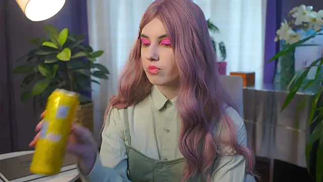 Snapshot of LucettaBurks chatting on February 25, 2025, 11:21 am LucettaBurks online show from February 25, 2025, 11:21 am