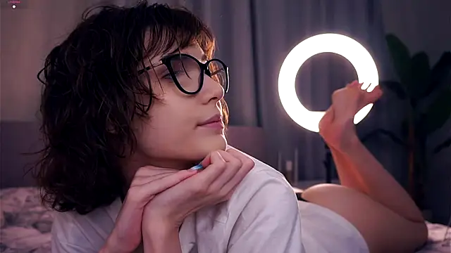 Snapshot of SibleyBurner chatting on November 4, 2025, 7:28 pm SibleyBurner online show from November 4, 2025, 7:28 pm