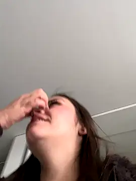 Snapshot of Luna_kitty chatting on November 28, 2025, 5:57 pm Luna kitty online show from November 28, 2025, 5:57 pm