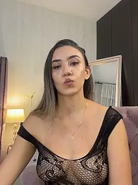 natashaleightt online show from September 18, 2025, 12:02 am