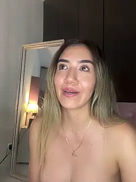 natashaleightt online show from March 3, 2025, 4:54 am