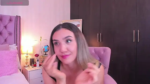 natashaleightt online show from March 8, 2025, 2:12 am