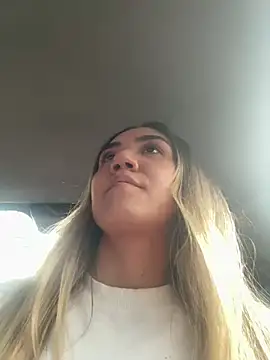 natashaleightt online show from March 2, 2025, 10:45 pm