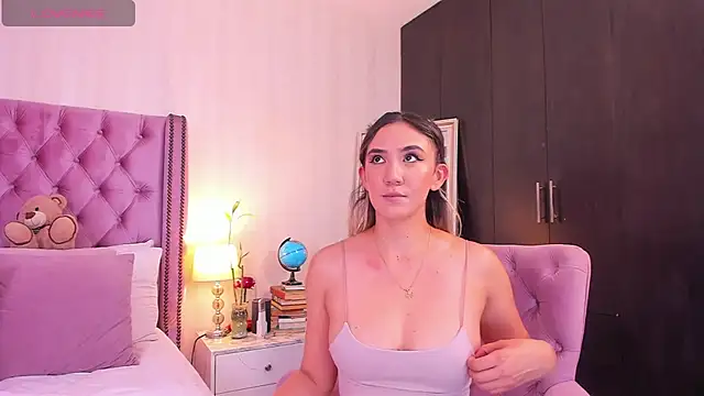 natashaleightt online show from March 1, 2025, 7:04 pm