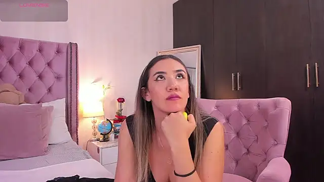 natashaleightt online show from October 25, 2025, 11:16 pm